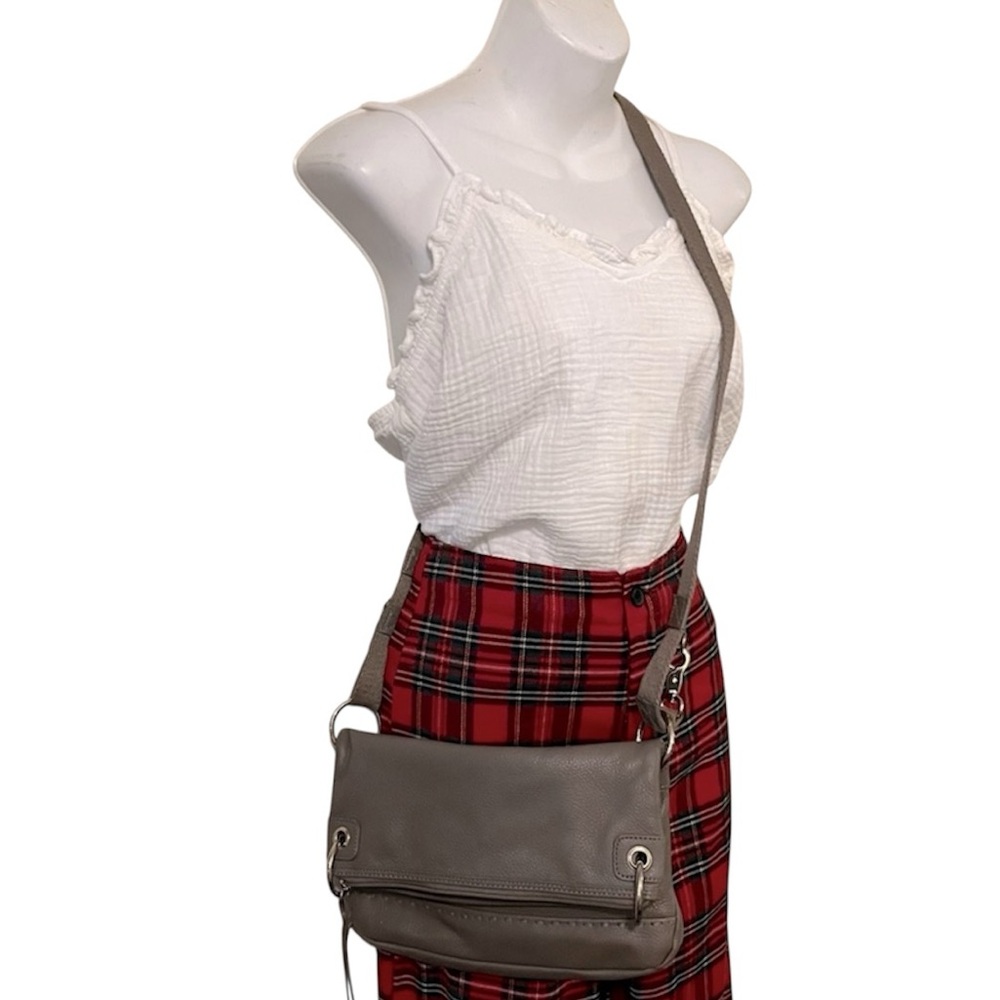 The SAK Women’s Dark Beige Taupe Tan Brown Leather Crossbody/Shoulder Bag Purse